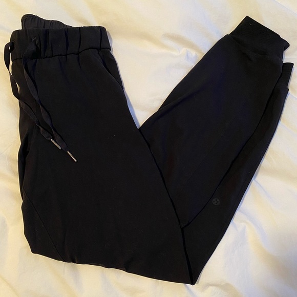 Lululemon on the fly joggers in size 2 black - Picture 3 of 5